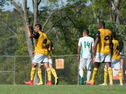 Poco a poco, Daniel Guzmán va encontrando lo que será el cuadro titular en el arranque del Apertura 2015. TWITTER / @LeonesNegrosCF