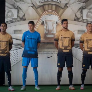 Presentan uniformes de los Pumas