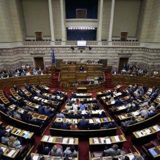 Eurogrupo acuerda desembolso urgente por 7.6 mil MDD para Grecia