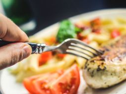 Las personas mayores de edad requieren un consumo de proteínas un 50% mayor que personas jóvenes. ESPECIAL / nutricionsinmas.com