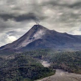 Realizan sobrevuelo en el Volcán El Colima