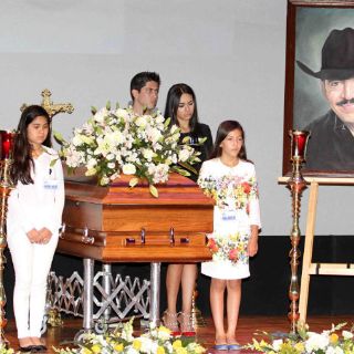 Inicia recorrido del féretro de Joan Sebastian por el DF