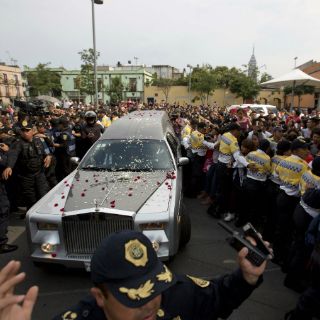 Le cantan 'Las Golondrinas' a Joan Sebastian