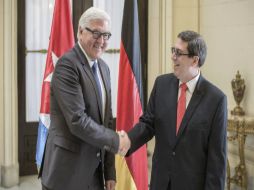 El ministro alemán,  Frank-Walter Steinmeier (i) y su homólogo cubano, Bruno Rodríguez (d). EFE / M. Kappeler