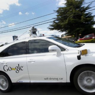 Auto sin conductor de Google tiene accidente vial