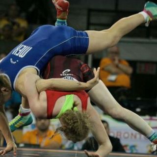 Luchadora Alma Valencia logra histórica plata en Toronto