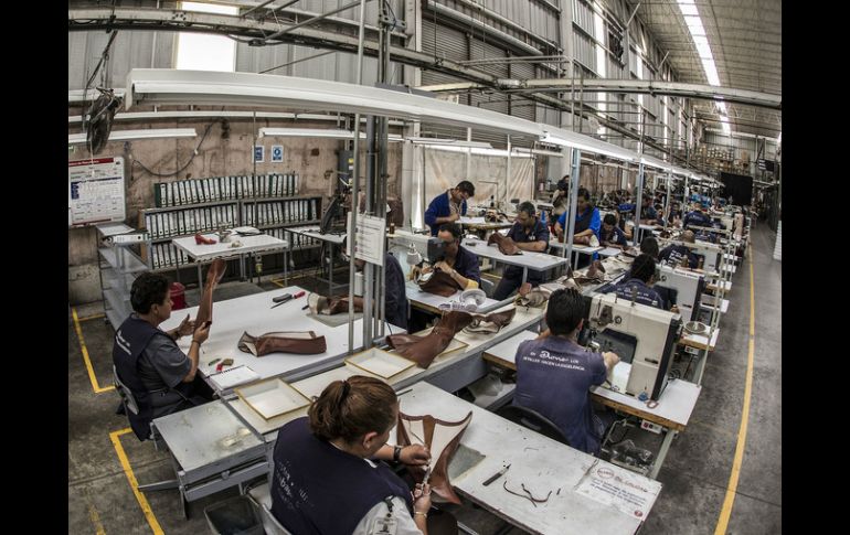 El sueldo impuesto para los empleados asciende en contraste con el descenso del sueldo de obreros. EL INFORMADOR / ARCHIVO