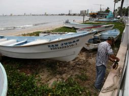 Se mantiene el oleaje elevado de dos a cuatro metros en Baja California Sur y de uno a tres metros en Nayarit y Sinaloa. EFE /