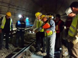 El funcionario realiza un recorrido de reconocimiento por las curvas 53 y 54 de la Línea 12 del metro. TWITTER / @jorgegavino