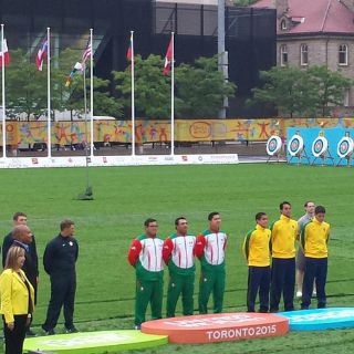 México gana oro en revancha ante EU en tiro con arco