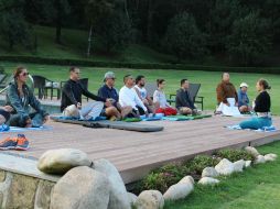 Los asistentes a Sierra Lago toman un descanso en un lugar de relajación profunda. ESPECIAL / Villagroup