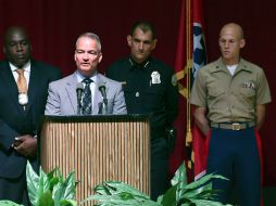 En conferencia de prensa, el agente del FBI, Ed Reinhold, señala que sería prematuro hacer conjeturas en la investigación. AP / M. Zaleski