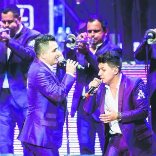 La Arrolladora provoca pasiones en el Telmex