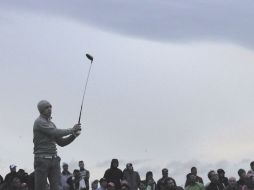 Jordan Spieth, en el hoyo 13 de la segunda ronda del Abierto Británico, minutos antes de que se suspendiera por lluvia. AP / J. Super
