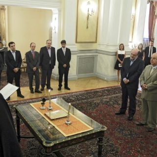 Nuevos ministros griegos prestan juramento