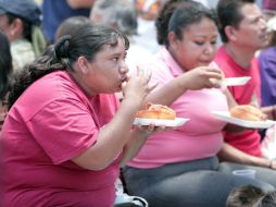 Los médicos recomiendan para evitar la formación de los cálculos biliares mantener un peso ideal y evitar comidas grasosas. EL INFORMADOR / ARCHIVO