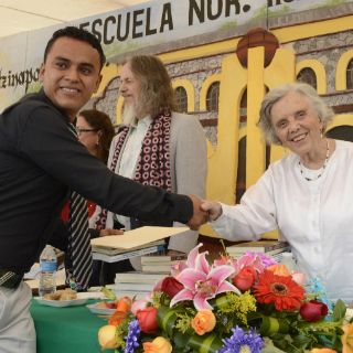 Intelectuales apadrinan a generación de Ayotzinapa