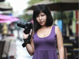 Creadores. Mónica Bocardo es una entusiasta de las postales, y sigue trabajando en busca de que su empresa prospere. EL INFORMADOR / F. Atilano