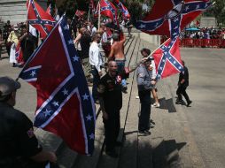 Contramanifestantes les siguieron el paso y al final de la manifestación se reportaron algunas peleas. AFP / J. Moore