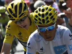 Quintana y Froome (con el maillot amarillo) se enfrentan cerca de la línea de meta de la etapa 14 entre Rodez y Mende. AFP / J. Pachoud