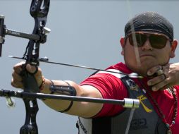 Luis Álvarez se proclamó campeón luego de destronar en la pelea por la medalla de oro al estadounidense Brady Ellison. AP / R. Blackwell