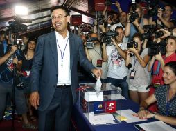 Josep Maria Bartomeu al momento de votar. EFE / A. Dalmau