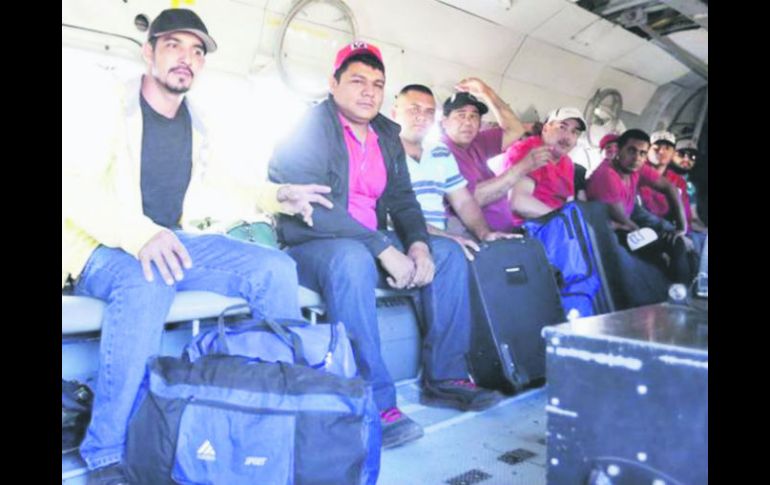 En abril pasado estos 13 autodefensas se entregaron a la Fiscalía de Michoacán. SUN /