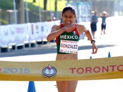 La mexicana recorrió la distancia en 1:29:24 horas e impone récord. TWITTER / @COM_Mexico