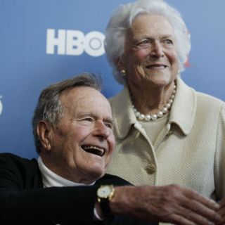 George H. W. Bush  'de buen ánimo' tras caída