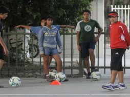 Recomiendan a los padres preparar el lunch para los niños, con alimentos accesibles como vegetales crudos y cereales no procesados. EL INFORMADOR / ARCHIVO