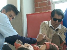 Los ejercicios pueden ayudar a que el paciente realice funciones básicas de la vida diaria como vestido, baño y peinado. EL INFORMADOR / ARCHIVO