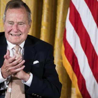 Dan de alta al ex presidente George H. W. Bush