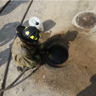 Desalojan domicilios por fuga de gas de una alcantarilla en Tijuana