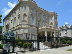 Los vecinos del lugar se sorprenden al ver a la prensa internacional con todo el equipo de transmisión. NTX / M. García