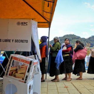 Chiapanecos salen a votar en una agitada jornada electoral