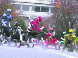 En 'Power Rangers Dino Supercharge' serán 10 los habilidosos protagonistas. YOUTUBE /