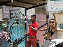 Con el respaldo aéreo de la coalición árabe, liderada por Arabia Saudita, los partidarios de Hadi recuperaron el barrio de Al Arusa. AFP / S. Al-Obeidi