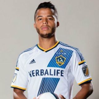 Giovani Dos Santos estrena uniforme de 'otra Galaxia'