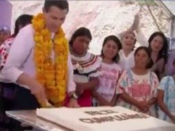 El hecho fue tomado con humor por parte del ejecutivo. YOUTUBE / abimael estrada