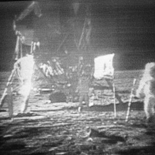 Museo de EU busca 500 mil dólares para restaurar traje de Neil Armstrong