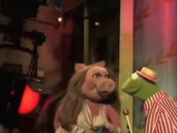En una parte del video se ve a Piggy abofetear a la Rana René. YOUTUBE / New York Magazine