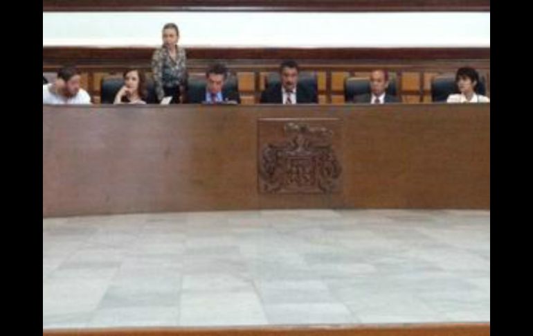 El convenio se aprobó con 13 votos a favor y tres abstenciones de la fracción del PAN. TWITTER / @AytoGDL