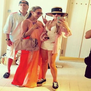 Lindsay Lohan se mete al mar en ropa interior