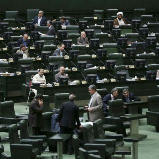 Parlamento iraní pide 60 días para revisar acuerdo nuclear