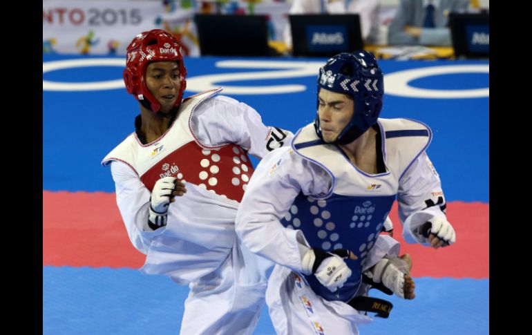 En el primer episodio René se vio en la mínima desventaja, luego de que Chris lliesco marcara el primer punto. EFE / A. Ernesto