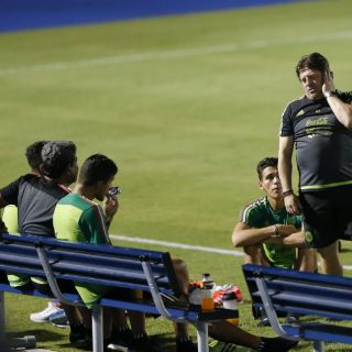 Alanís por Corona, único cambio del Tri para enfrentar a Panamá