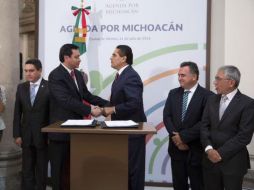 Osorio Chong señala que Aureoles tiene un gran reto de entregarle resultados a los michoacanos. TWITTER / @osoriochong