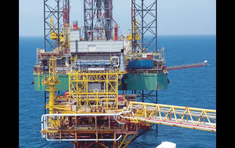 Plataforma.  Van por el tesoro en el mar. BLOOMBERG  /