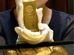 El precio actual de la onza de oro ronda mil 100 dólares. AFP / ARCHIVO