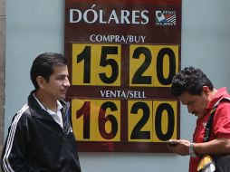 En lo que va del año, el billete verde ha marcado siete máximos histórico frente al peso. EFE / M. Guzmán